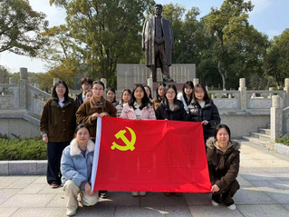 追烈士足迹守赤诚，践正确政绩担...